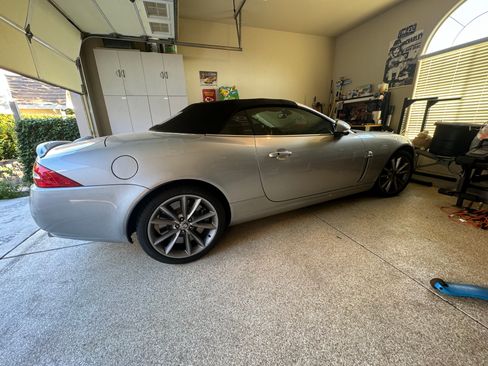 Used 2010 Jaguar XKR R RWD image 9