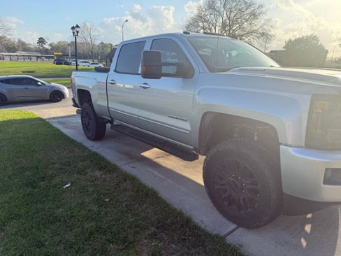 Used 2016 Chevrolet Silverado 2500 LT w/ LT Convenience Package image 8