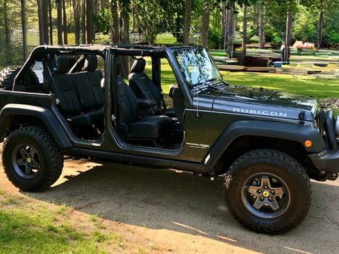 Used 2018 Jeep Wrangler Unlimited Rubicon w/ Cold Weather Group AWD/4WD image 23