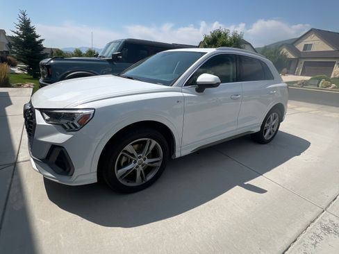 Used 2019 Audi Q3 2.0T Premium Plus w/ Premium Plus Package AWD/4WD image 1