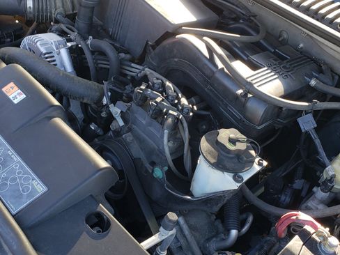 Used 2002 Ford Explorer XLT image 12