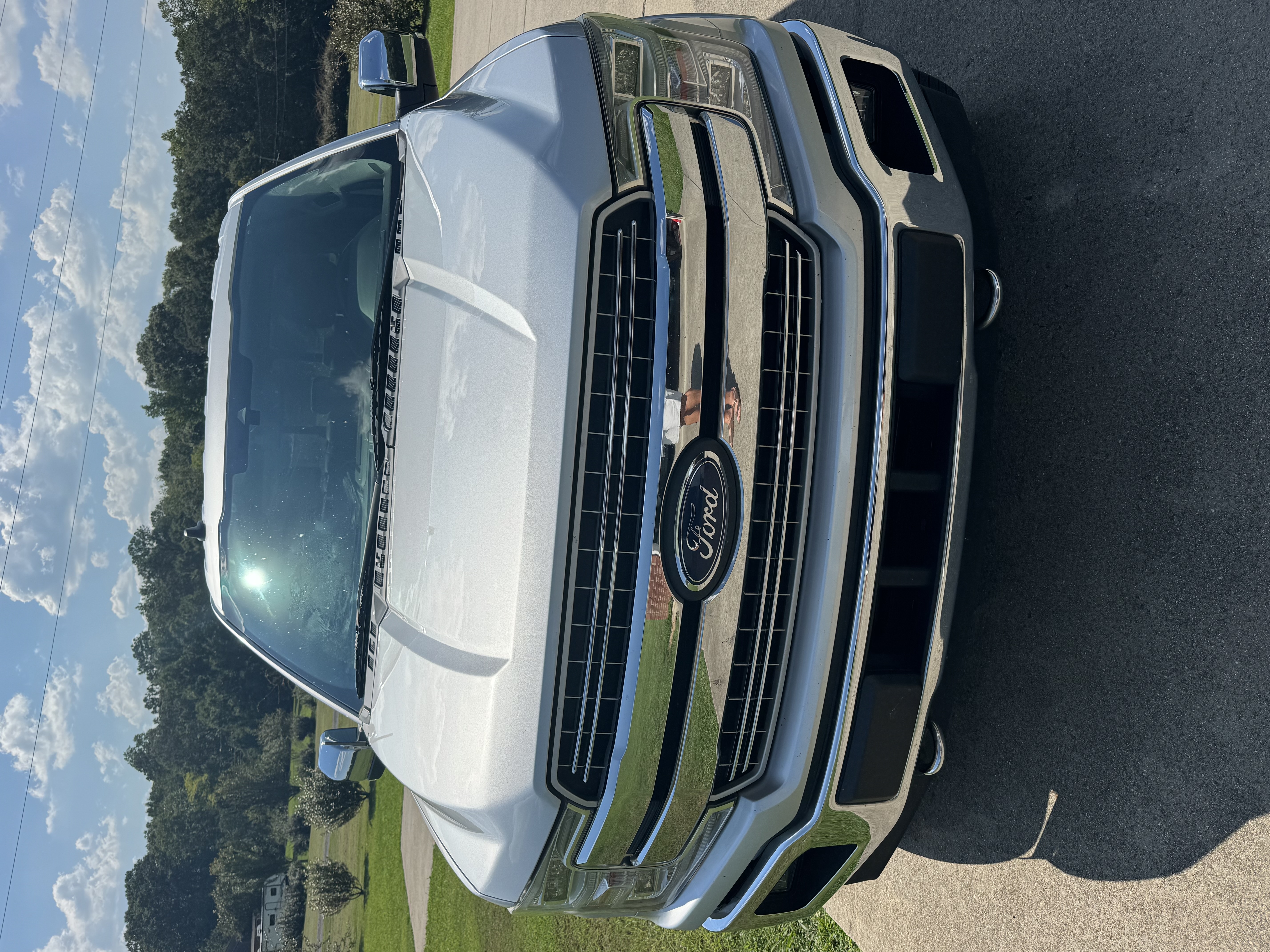 Used 2019 Ford F150 Lariat w/ Equipment Group 502A Luxury AWD/4WD image 5