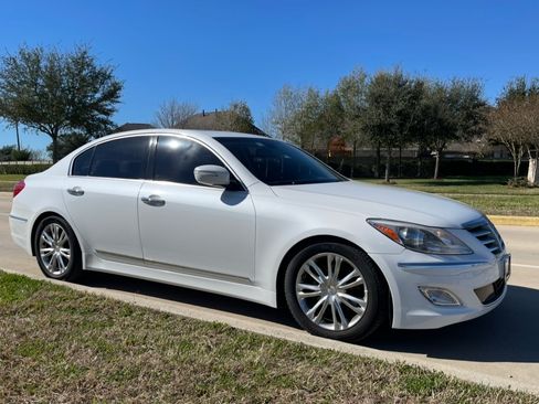 Used 2012 Hyundai Genesis 4.6 image 6