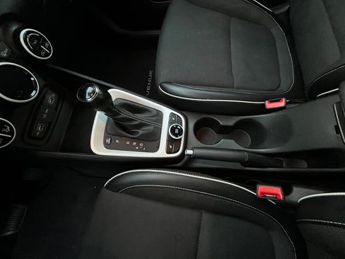Used 2022 Hyundai Venue Limited FWD image 5