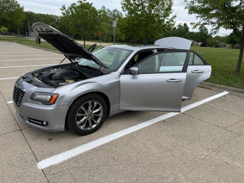 Used 2014 Chrysler 300 S AWD/4WD image 4