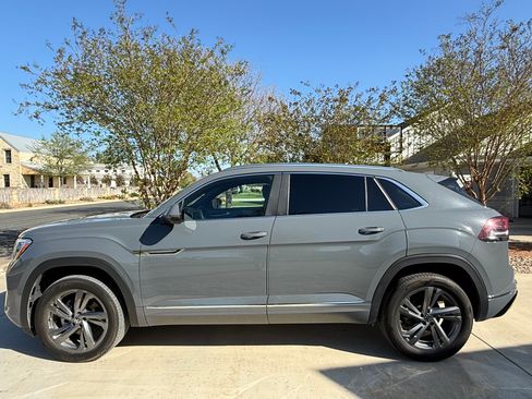 Used 2024 Volkswagen Atlas Cross Sport SEL R-Line image 4
