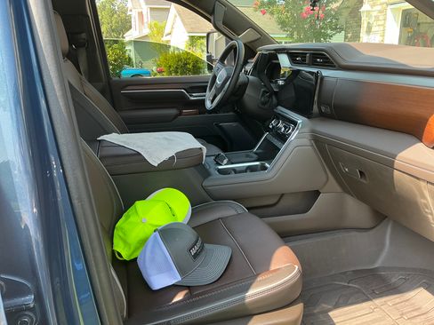 Used 2025 GMC Sierra 2500 Denali w/ Denali Reserve Package AWD/4WD image 9