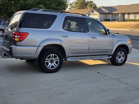Used 2003 Toyota Sequoia SR5 AWD/4WD image 1