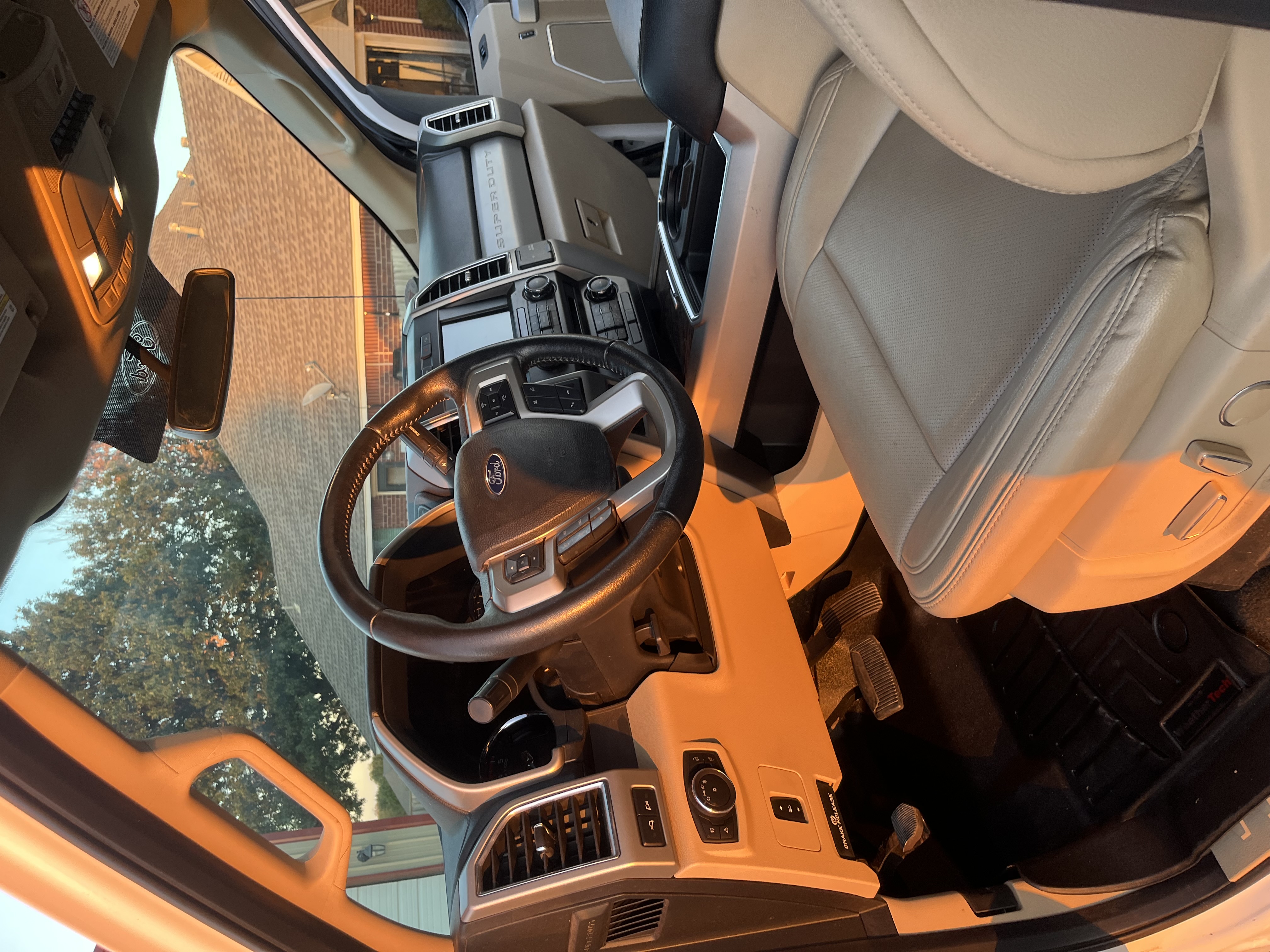 Used 2018 Ford F250 Lariat w/ FX4 Off-Road Package AWD/4WD image 8