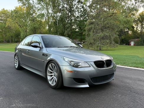 Used 2010 BMW M5 image 2