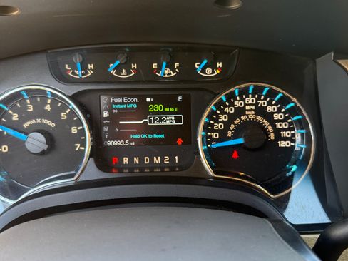 Used 2014 Ford F150 XLT w/ Equipment Group 302A Luxury image 19