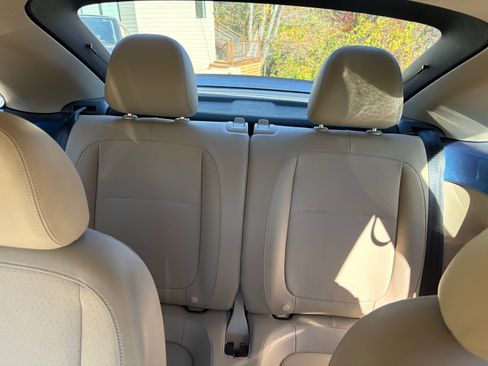 Used 2016 Volkswagen Beetle 1.8T SE w/ Lighting Package image 8