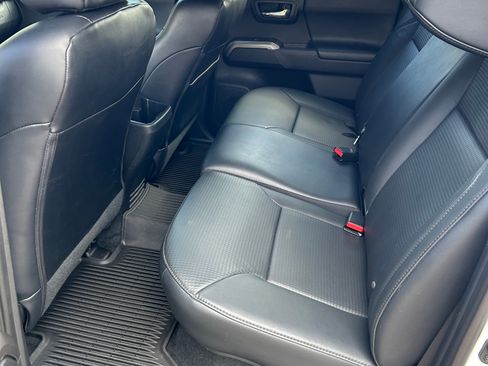 Used 2018 Toyota Tacoma Limited image 11