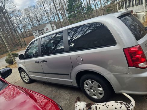 Used 2012 Dodge Grand Caravan SE image 9