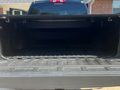 Used 2018 Chevrolet Silverado 1500 LT w/ Texas Edition RWD image 12