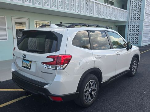 Used 2020 Subaru Forester Premium AWD/4WD image 6