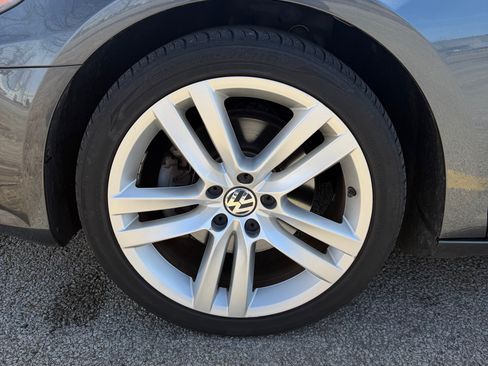 Used 2014 Volkswagen CC Executive image 19