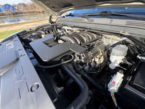 Used 2017 GMC Yukon XL SLE w/ SLE Value Package image 23