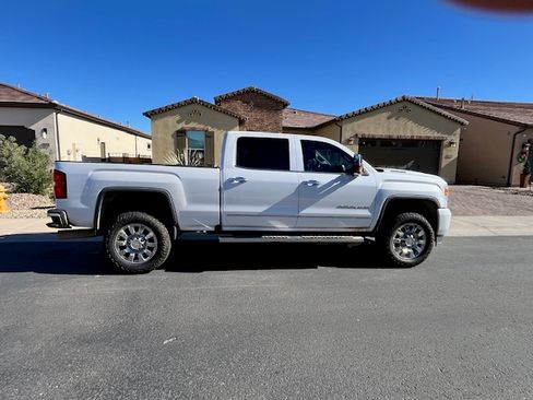 Used 2018 GMC Sierra 2500 Denali w/ Duramax Plus Package image 6