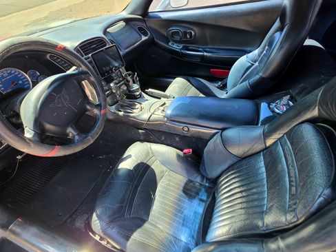 Used 1998 Chevrolet Corvette Coupe w/ Roof Pkg image 13