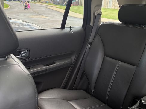 Used 2010 Ford Edge Limited FWD image 6