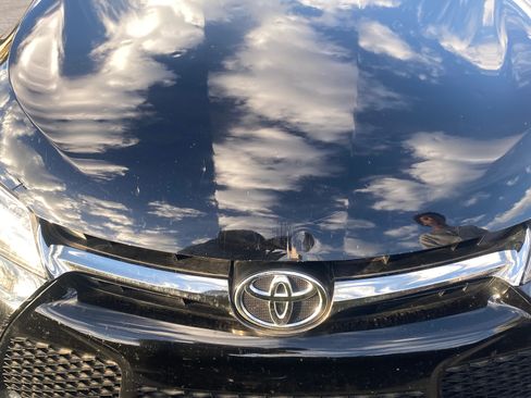 Used 2017 Toyota Camry SE image 4