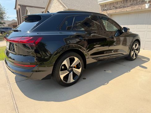 Used 2022 Audi e-tron Premium Plus w/ Premium Plus Package AWD/4WD image 8