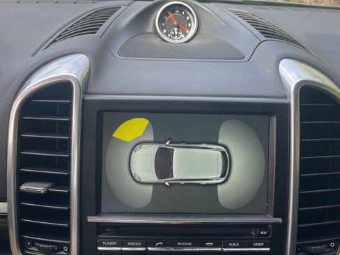 Used 2014 Porsche Cayenne Platinum Edition image 14