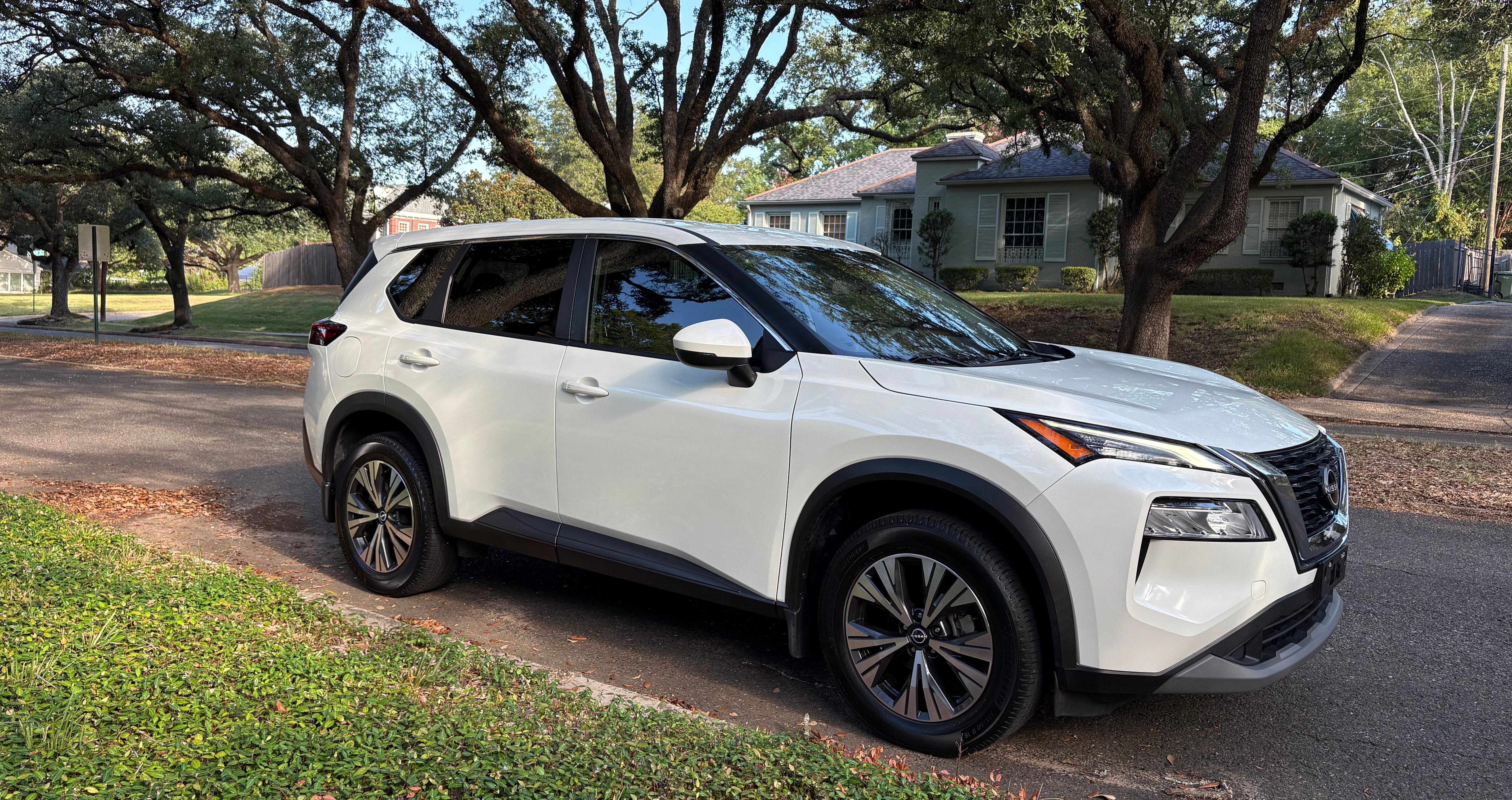 Used 2022 Nissan Rogue SV FWD image 9