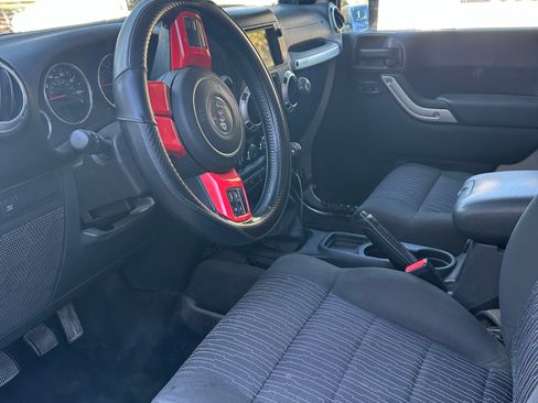 Used 2011 Jeep Wrangler Rubicon w/ PWR Convenience Group image 12