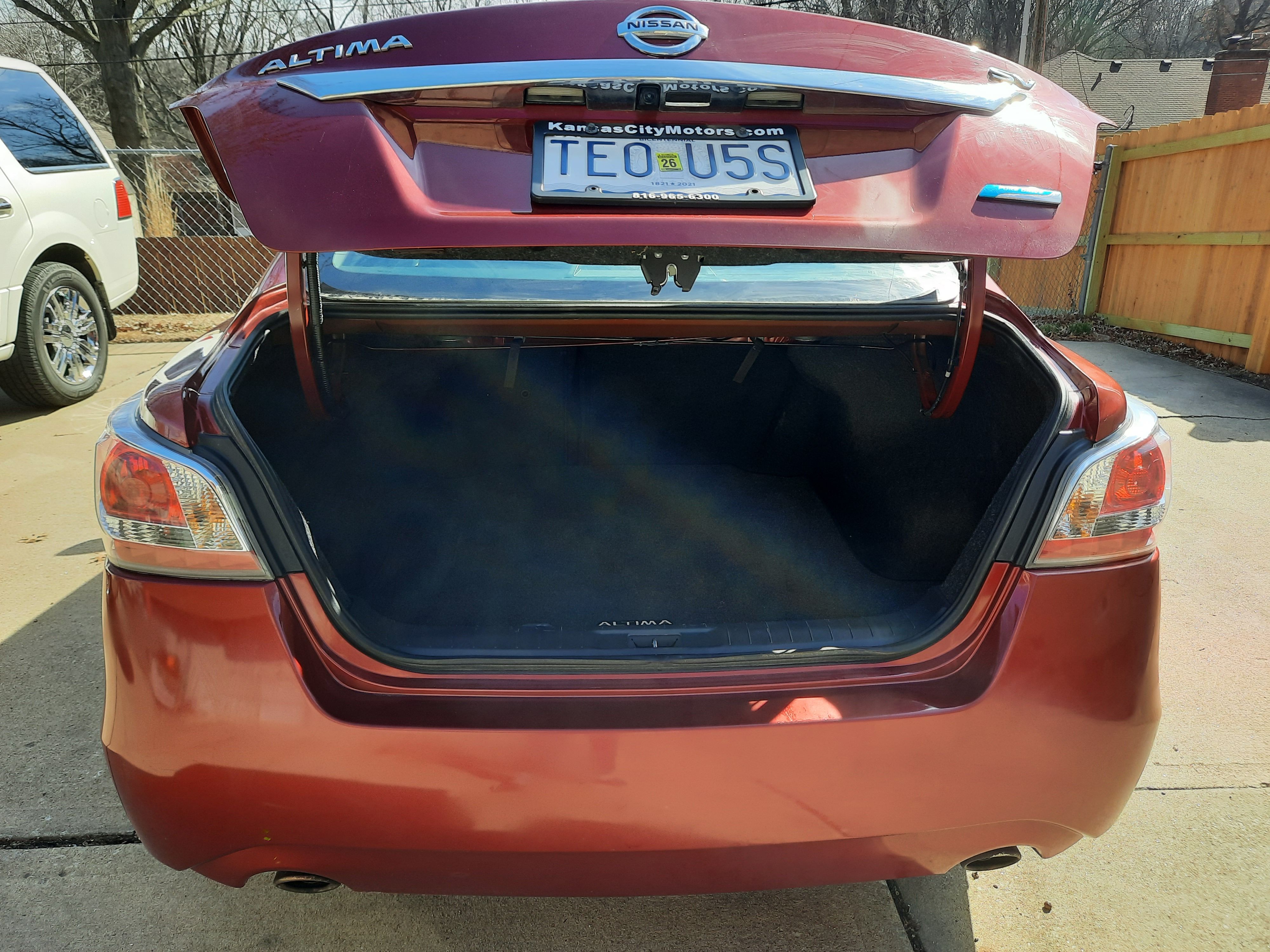 Used 2014 Nissan Altima 2.5 SV w/ Convenience Package FWD image 4