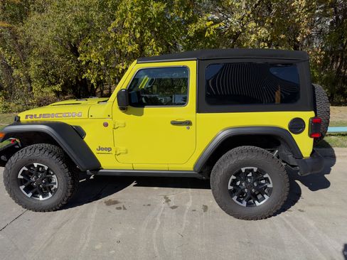 Used 2024 Jeep Wrangler Rubicon w/ Capability Package AWD/4WD image 4