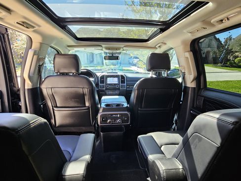 Used 2019 Ford Expedition Platinum image 12