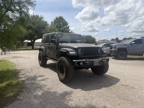 Used 2025 Jeep Wrangler Unlimited Rubicon AWD/4WD image 1