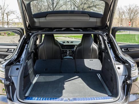 Used 2020 Porsche Cayenne Turbo S image 12