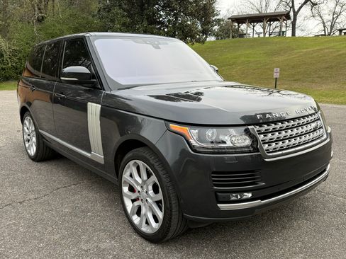 Used 2017 Land Rover Range Rover HSE image 4