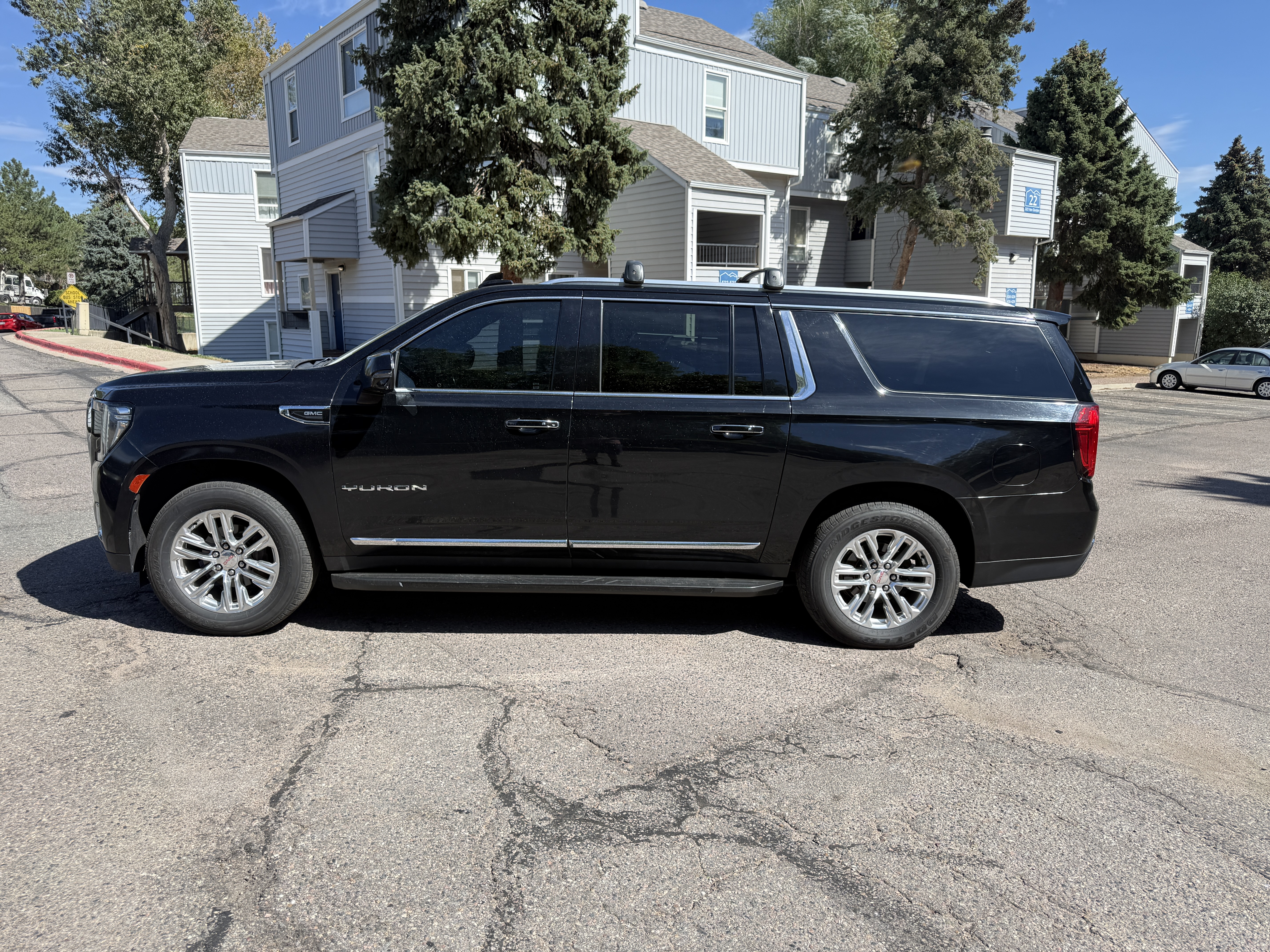 Used 2021 GMC Yukon XL SLT w/ SLT Luxury Plus Package AWD/4WD image 5