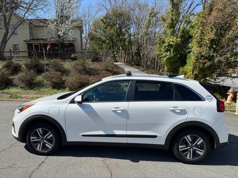 Used 2022 Kia Niro LXS image 4