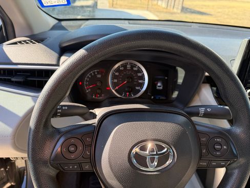 Used 2022 Toyota Corolla Cross L image 6