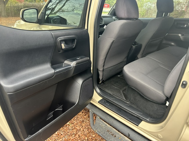 Used 2019 Toyota Tacoma TRD Sport w/ Technology Package AWD/4WD image 12