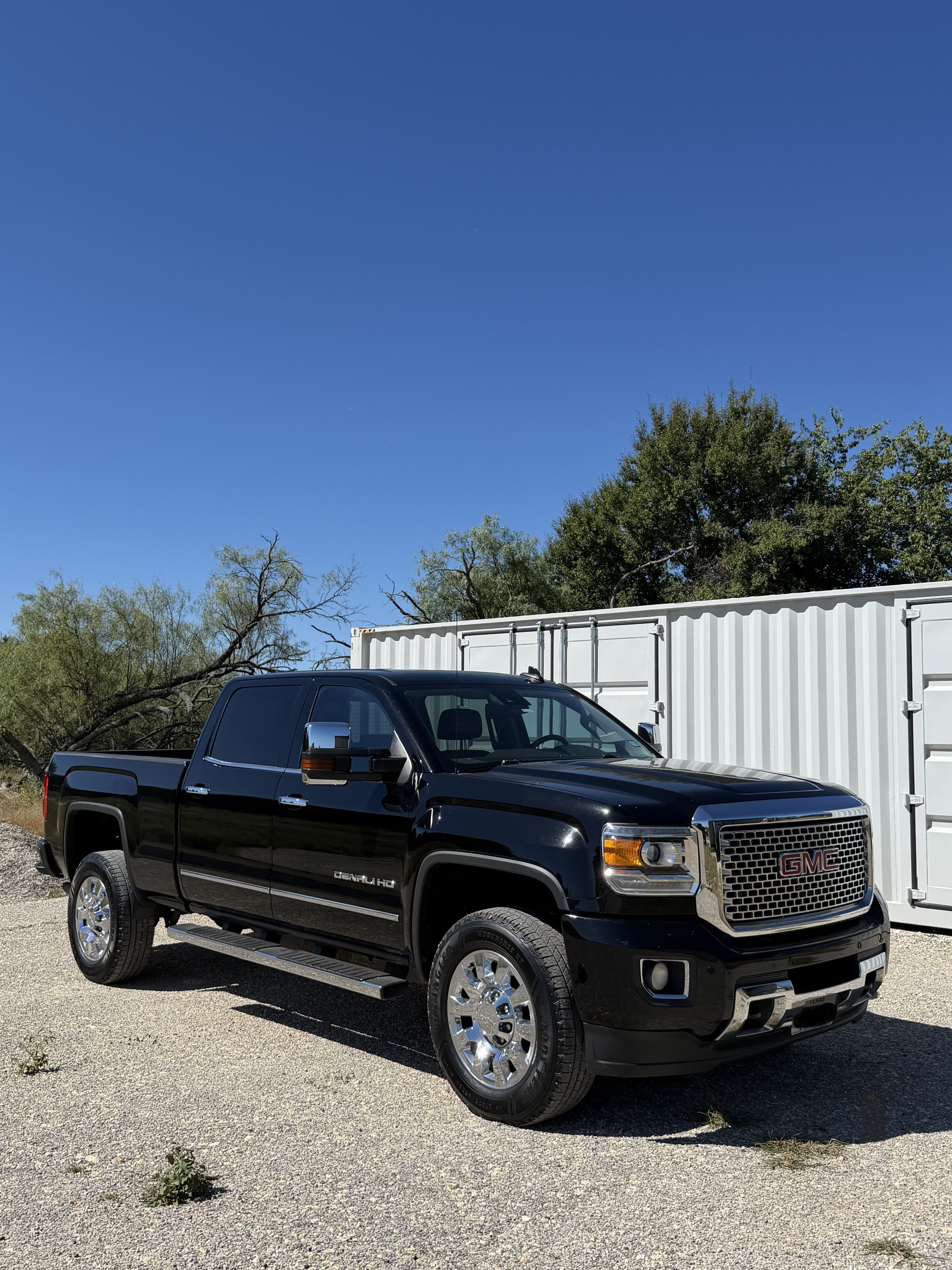 Used 2017 GMC Sierra 2500 Denali w/ Suspension Package, Off-Road AWD/4WD image 2