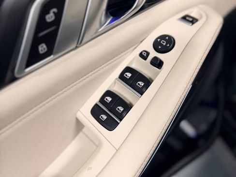 Used 2022 BMW X5 sDrive40i w/ M Sport Package image 5