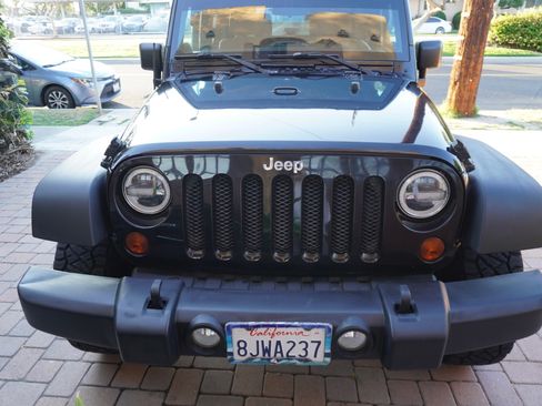 Used 2012 Jeep Wrangler Sport w/ Connectivity Group AWD/4WD image 8