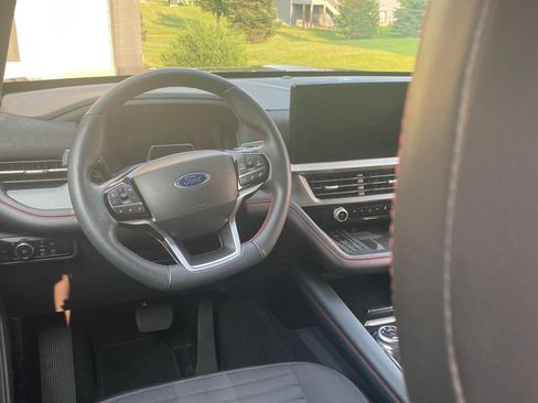 Used 2025 Ford Explorer ST-Line w/ Premium Package AWD/4WD image 6