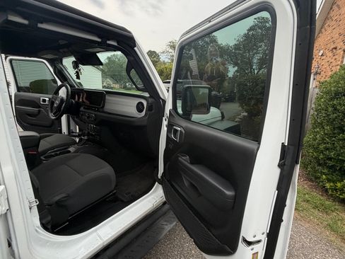 Used 2024 Jeep Wrangler Unlimited Sport AWD/4WD image 13
