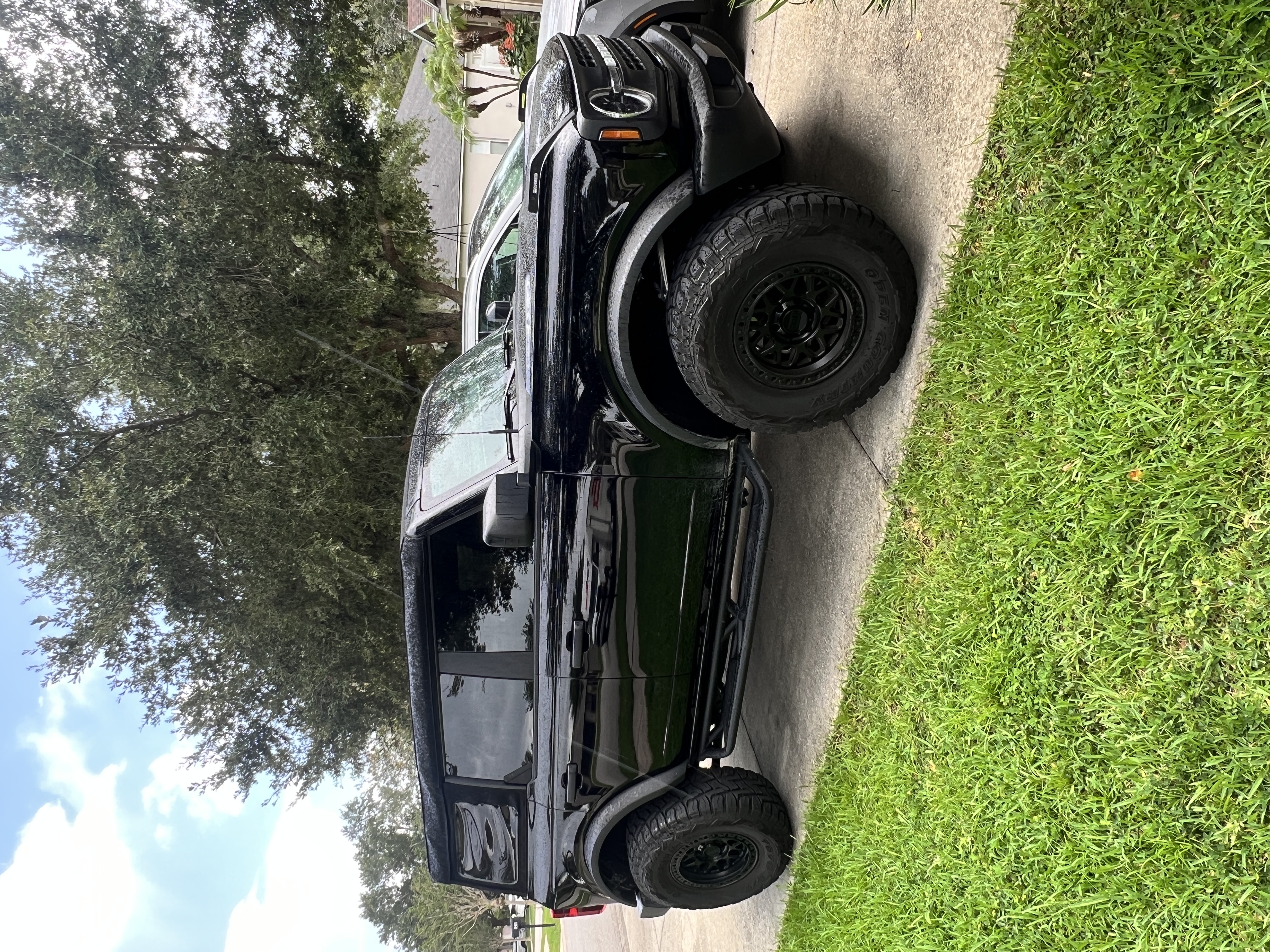 Used 2025 Ford Bronco 4-Door AWD/4WD image 4
