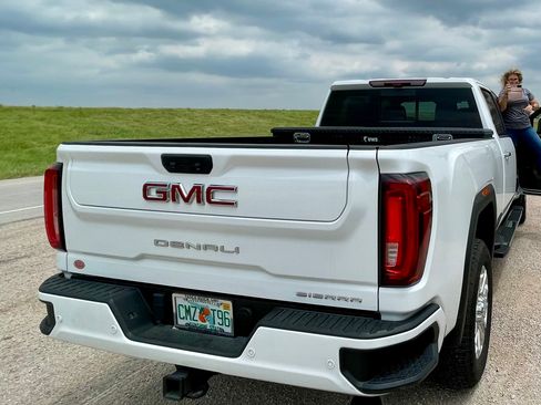 Used 2020 GMC Sierra 2500 Denali w/ Denali Ultimate Package AWD/4WD image 9