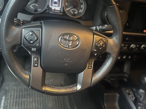 Used 2019 Toyota Tacoma TRD Off-Road image 8