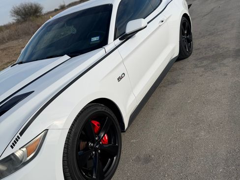 Used 2015 Ford Mustang GT image 1