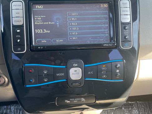 Used 2012 Nissan Leaf SL image 4